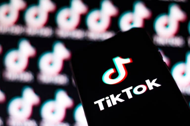 How Do I Update TikTok (The Easiest Way) ITGeared