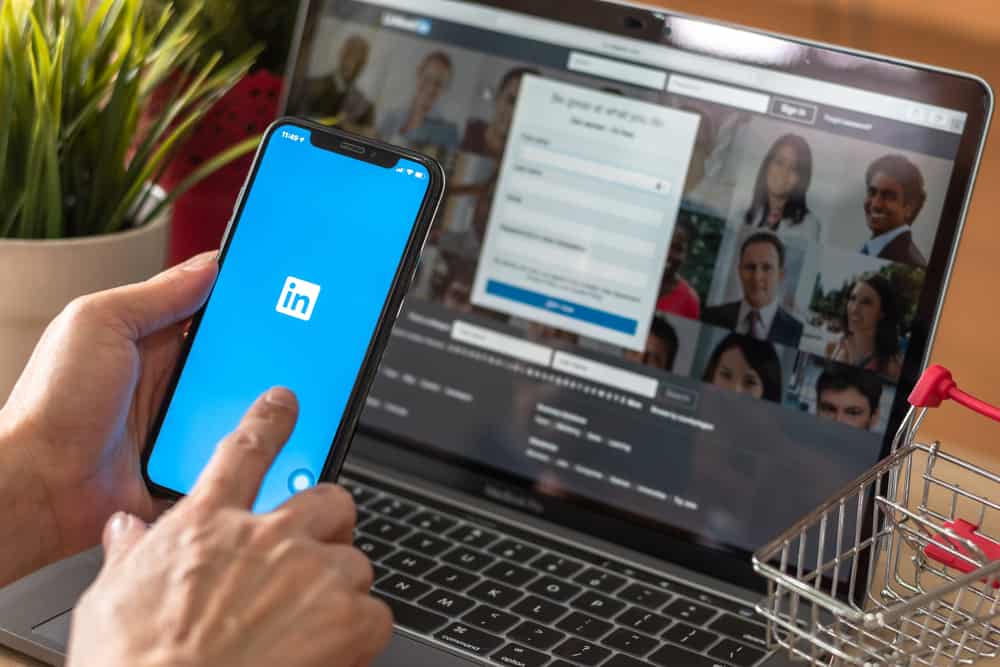 How To Add Company Logo To Linkedin