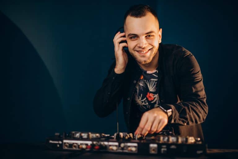 how-to-add-jockie-music-to-discord-itgeared