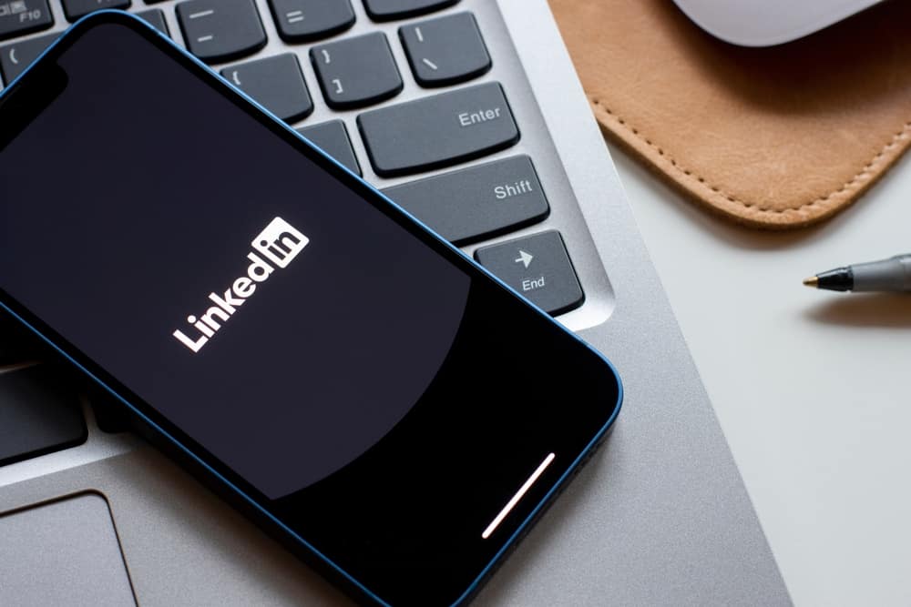 How To Change Background on LinkedIn? | ITGeared