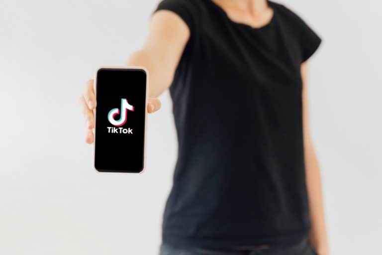 How To Do Split Screen on TikTok ITGeared