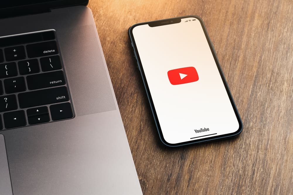 How To Feature Channels On Youtube