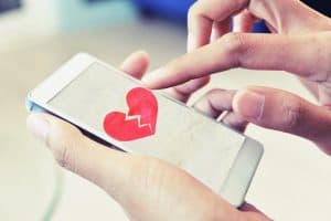 How To Make A Broken Heart On Facebook