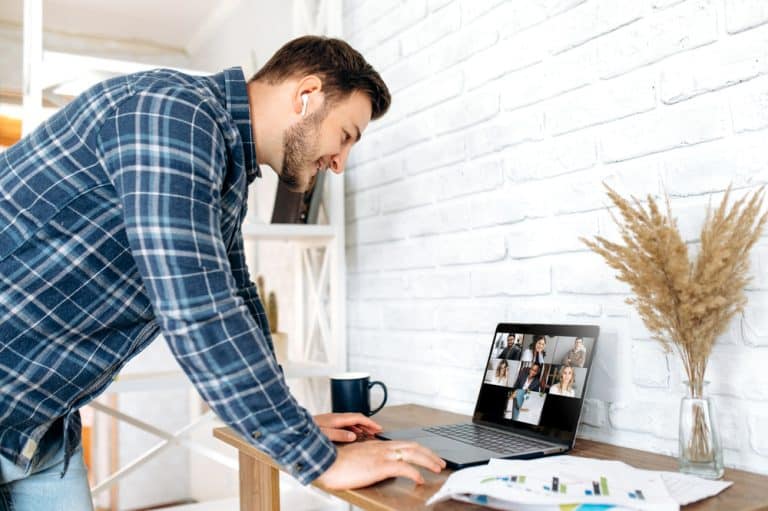 How To Make Moving Zoom Background? ITGeared