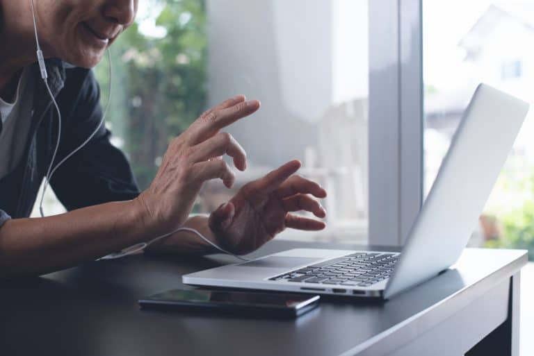 How To Make It Look Like Your Zoom Is Glitching ITGeared