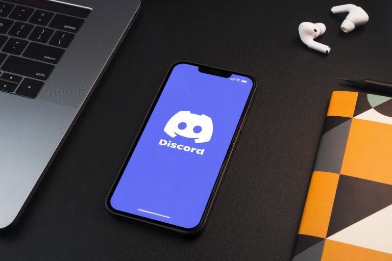 How To Mute Microphone on Discord ITGeared