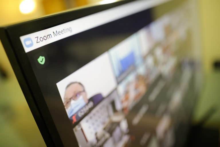How To Pretend Zoom Isn’t Working? ITGeared