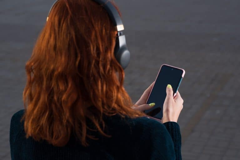 How To Use Headphones on Discord Mobile? ITGeared