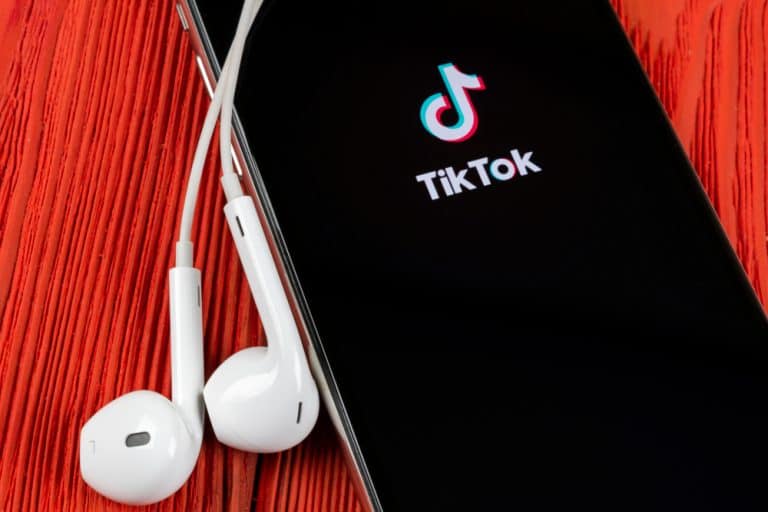 How To Zoom In on TikTok? ITGeared
