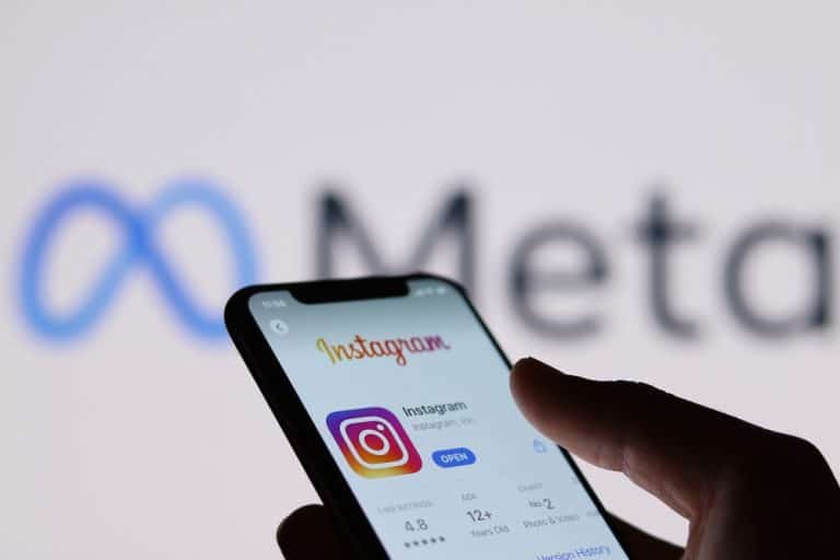 What Does “CC” Mean on Instagram? [Explained!] ITGeared