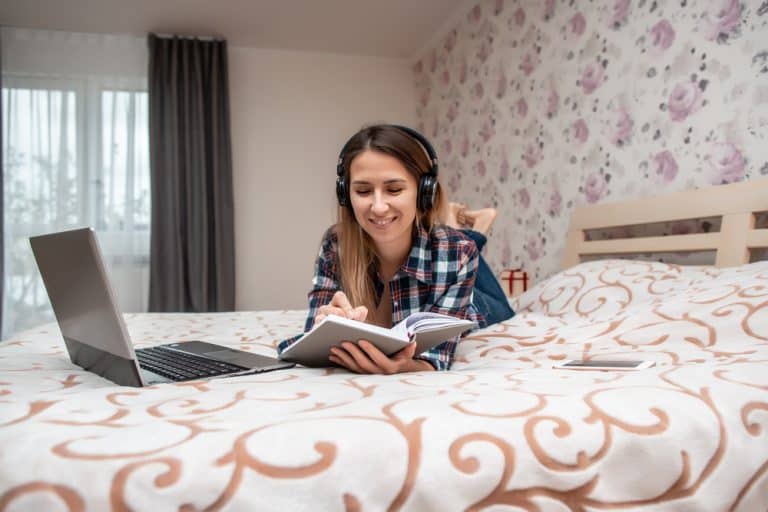 What Does the Yellow Clock Mean on Skype? ITGeared