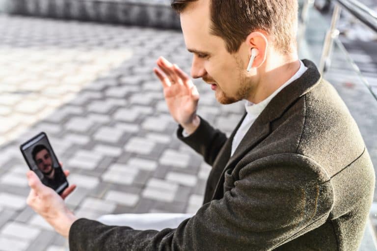 Why Do My AirPods Die So Fast on Zoom? ITGeared