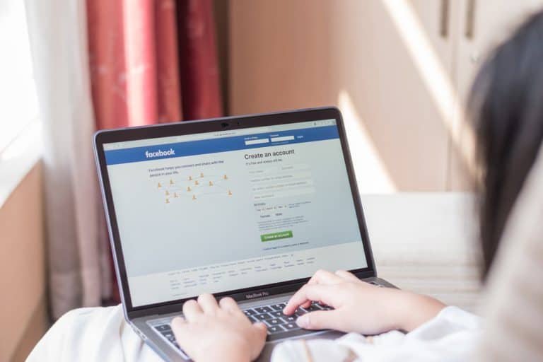 Why Does My Facebook Messenger Say "Not Available"? ITGeared