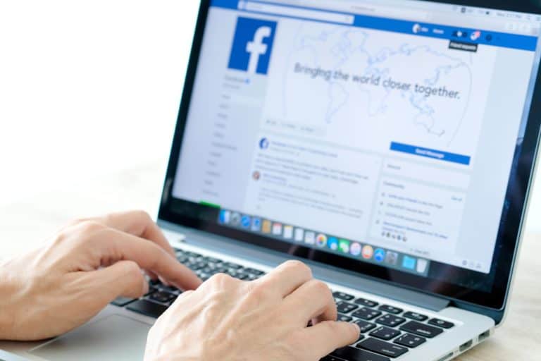 Why Is My Facebook Font So Large? ITGeared